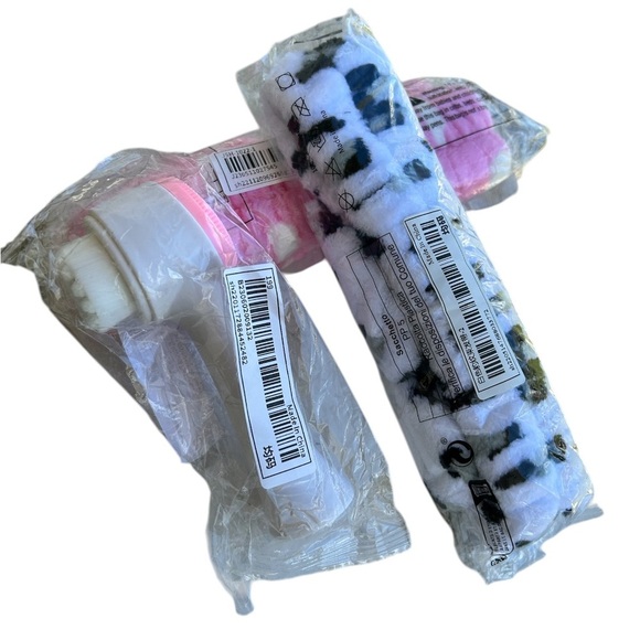 Pink and White Cleansing Brush and 2 Spa Headband Set - Picture 3 of 5